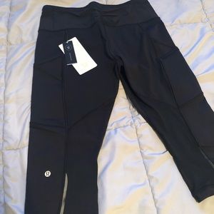 Lululemon Outrun 17’ SZ 12 Black Crop